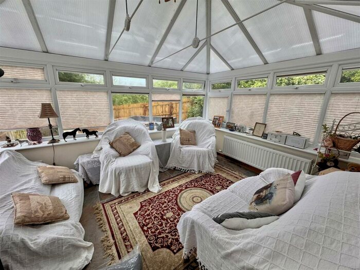 4 Bedroom Detached House For Sale In Glynhir Road, Llandybie, Ammanford, SA18