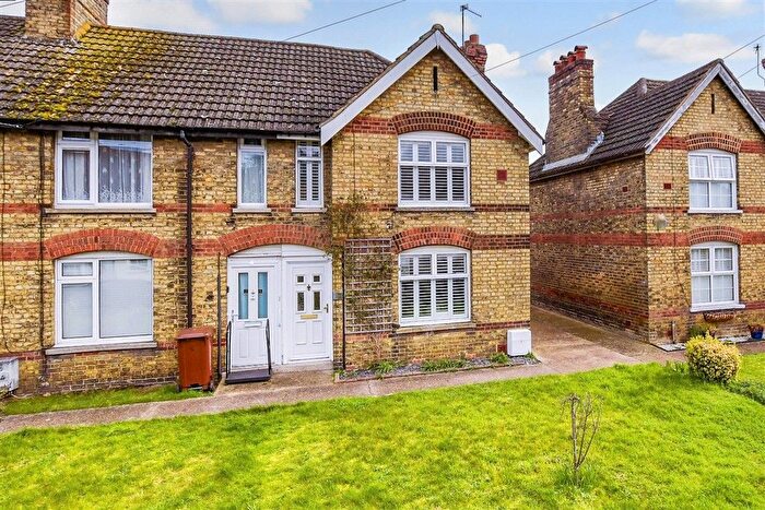3 Bedroom End Terrace House For Sale In High Street, Halling, Rochester, Kent, ME2