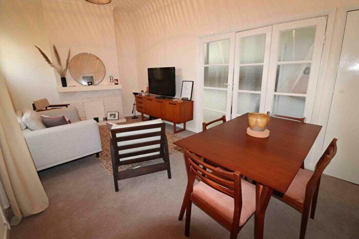 1 Bedroom Flat To Rent In Fawnbrake Avenue, Herne Hill, SE24