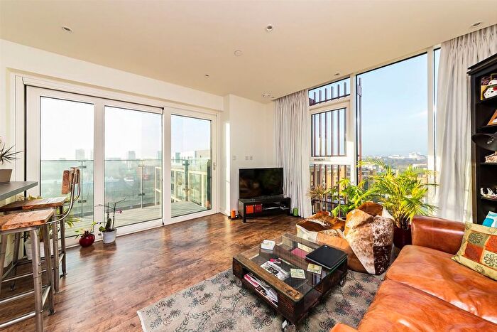 1 Bedroom Flat For Sale In Enterprise Way, Wandsworth, SW18