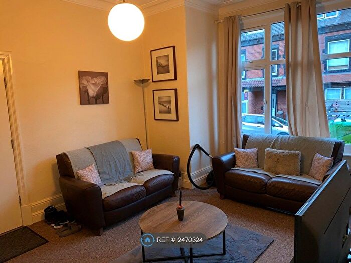 1 Bedroom Flat To Rent In Roman Place, Roundhay, LS8