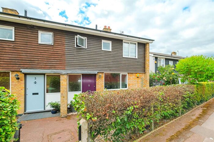 3 Bedroom End Of Terrace House To Rent In Norton Close, Chingford, E4