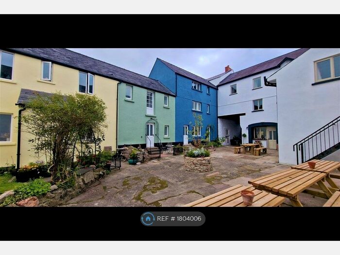 2 Bedroom Terraced House To Rent In Cromwells, Pembroke, SA71