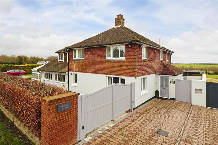 4 Bedroom Semi-Detached House To Rent In Willow House, Ratling Road, Ayelsham, CT3