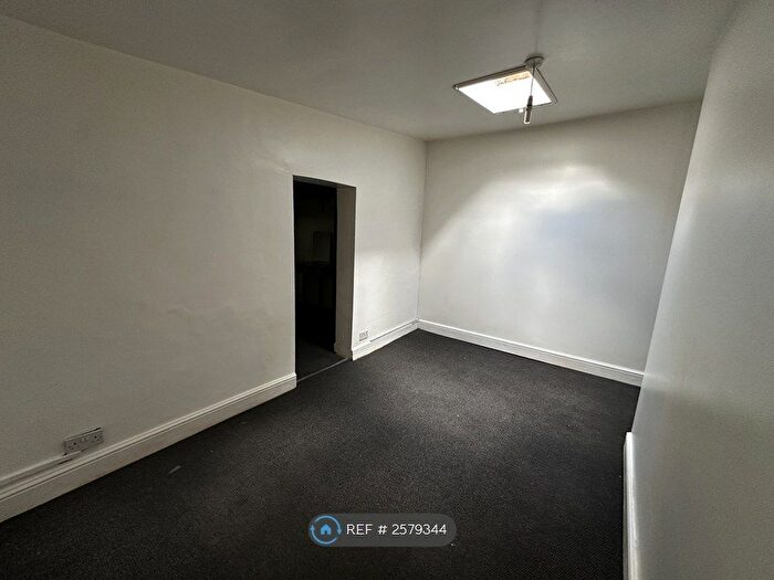 6 Bedroom End Of Terrace House To Rent In Grosvenor Road, London, E10