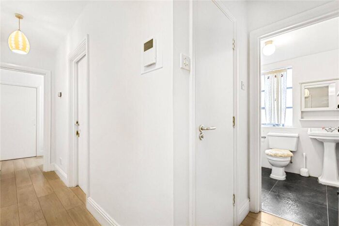 2 Bedroom Apartment To Rent In Roy Square, London, E14