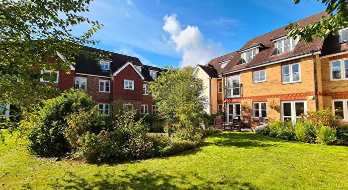 2 Bedroom Apartment For Sale In Buckingham Road, Brackley, NN13