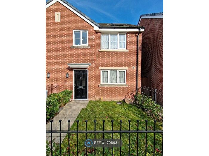 3 Bedroom Semi-Detached House To Rent In Beechdale Road, Nottingham, NG8