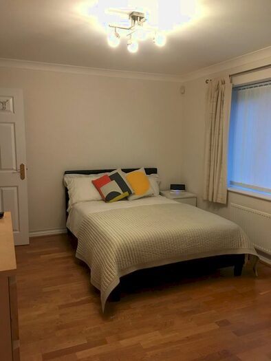 Property To Rent In Hoptree Close, London, N12