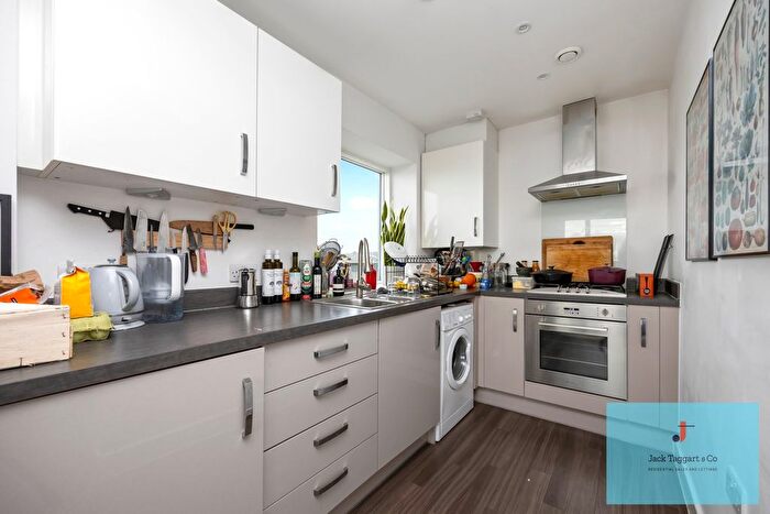 1 Bedroom Flat For Sale In Hove Park Gardens, Hove, BN3