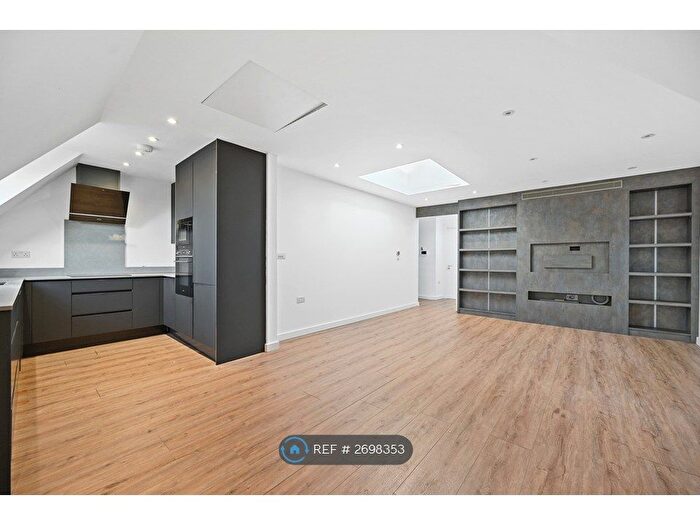 2 Bedroom Flat To Rent In Hoop Lane, London, NW11