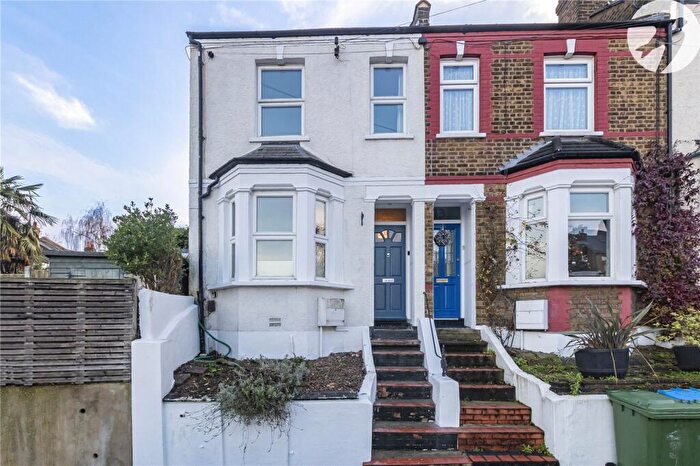 3 Bedroom End Of Terrace House For Sale In Viewland Road, Plumstead, London, SE18