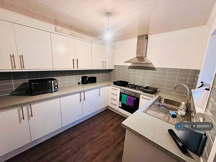 4 Bedroom Flat To Rent In Cecil St, Glasgow, G12