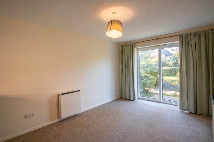 2 Bedroom Flat To Rent In Blackthorn Close, Cambridge, CB4