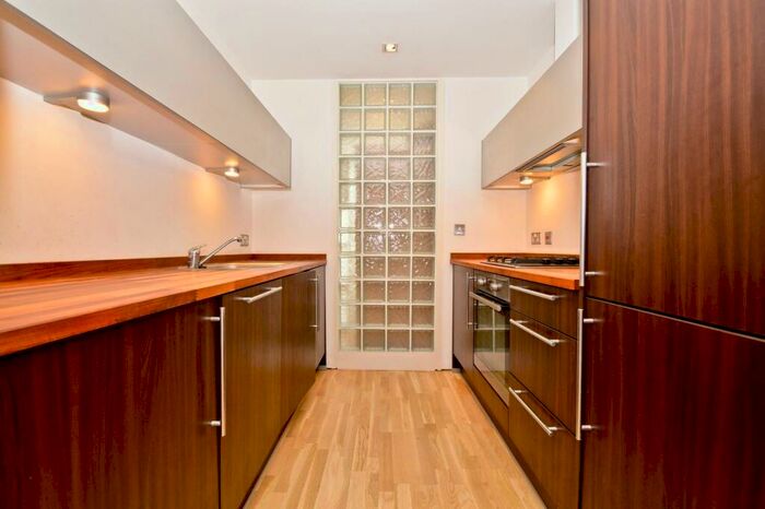 2 Bedroom Apartment To Rent In Plumbers Row, Aldgate East, E1