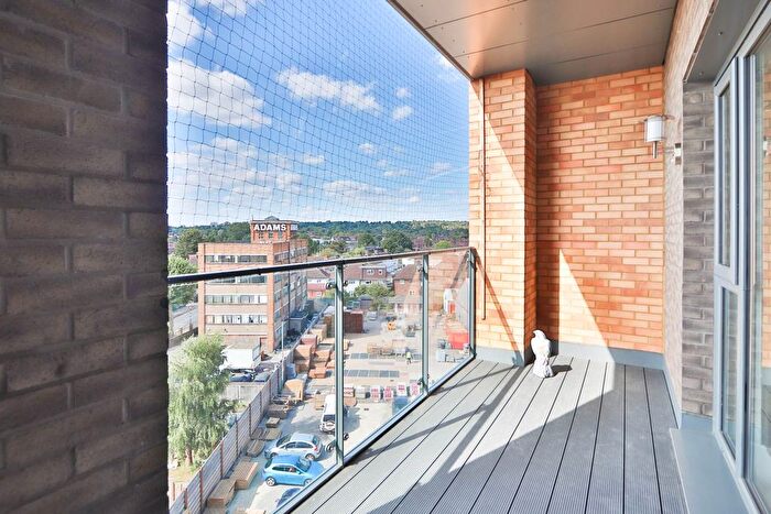 1 Bedroom Flat To Rent In Powdermill Close, New Malden, KT3