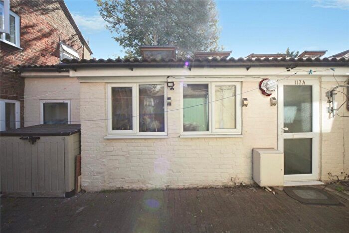 1 Bedroom Bungalow For Sale In Wellington Street, Luton, Bedfordshire, LU1