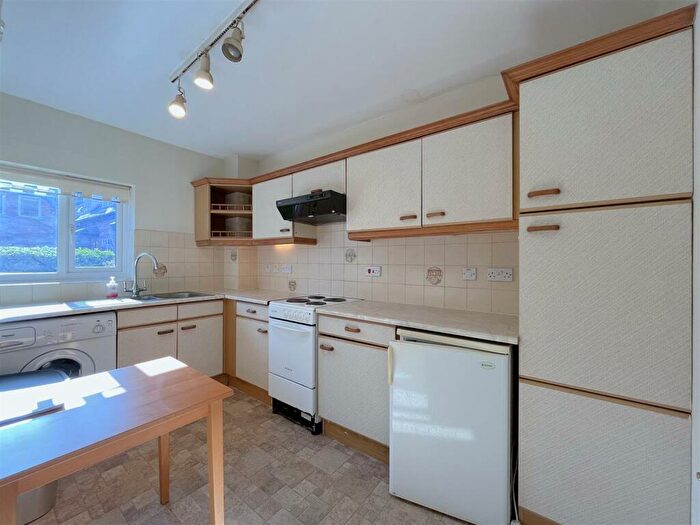 1 Bedroom Flat For Sale In Priory Walk, Cross Street, Warwick, CV34