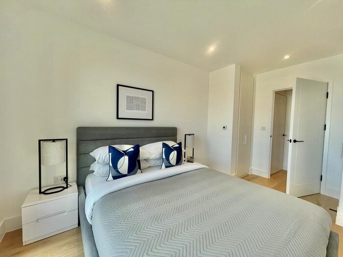 1 Bedroom Flat To Rent In Hive House, Kew Bridge, TW8