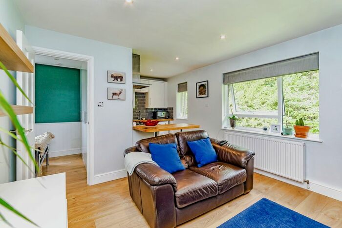 1 Bedroom Flat For Sale In Montana Close, South Croydon, CR2