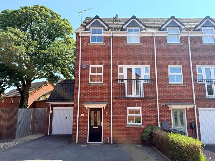 4 Bedroom Town House For Sale In Old Lodge Close, Uttoxeter, ST14