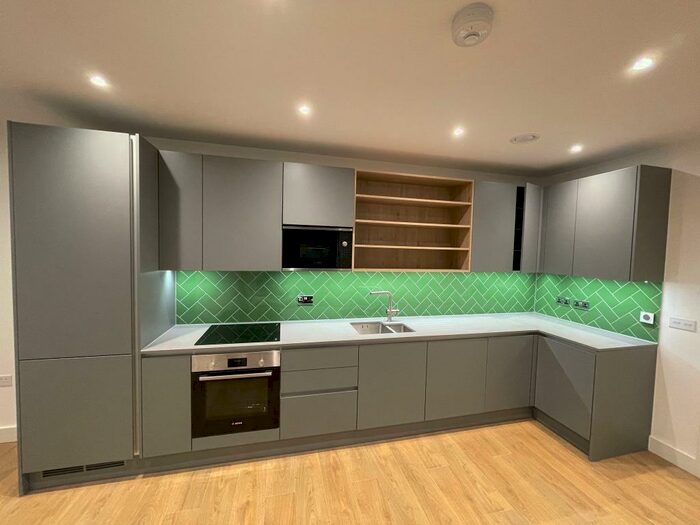 2 Bedroom Flat For Sale In New Village Avenue, London, E14