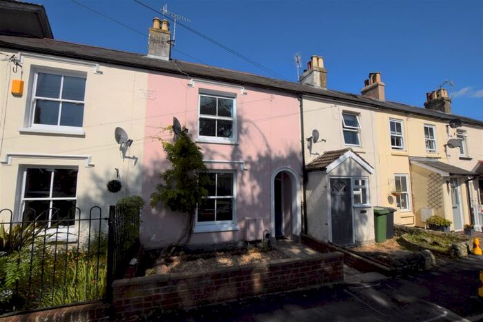 2 Bedroom Cottage To Rent In Queens Road, Alton, GU34