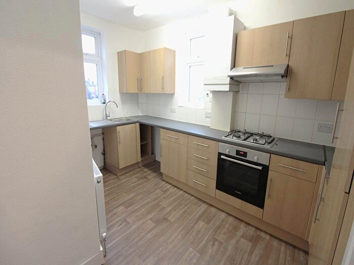 2 Bedroom Maisonette To Rent In Bicknoller Road, EN1