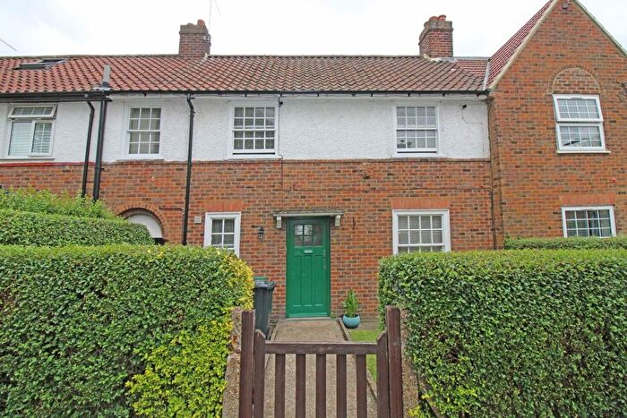 3 Bedroom Property To Rent In Saxon Drive, London, W3