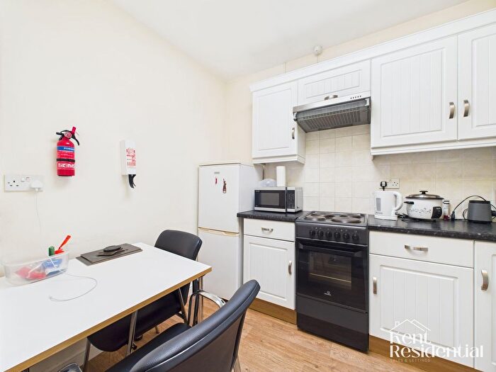 2 Bedroom Flat To Rent In High Street, Maidstone, ME14