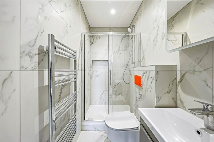 3 Bedroom Apartment For Sale In Portelet Street, London, E1