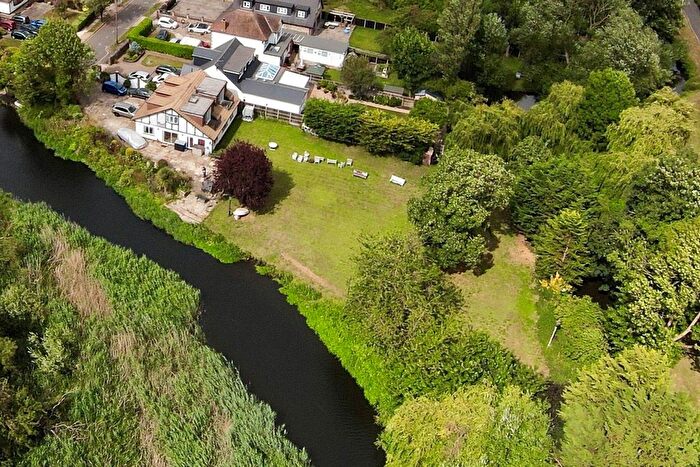 6 Bedroom Detached House For Sale In Frays Avenue, West Drayton, UB7