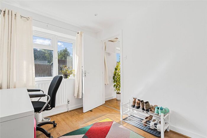 2 Bedroom Flat For Sale In Ingle Close, Headington, OX3