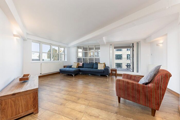2 Bedroom Flat For Sale In Capstan Court, Wapping Wall, London, E1W