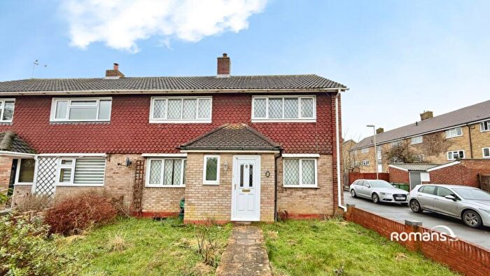 4 Bedroom Semi Detached House For Sale In Brackley Way, Basingstoke, Hampshire, RG22