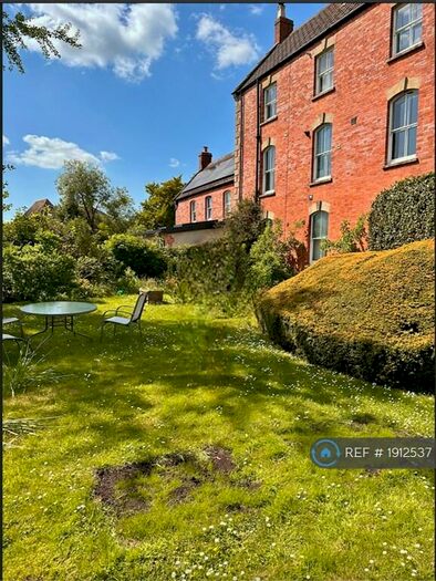 1 Bedroom Flat To Rent In Portway Lodge, Wells, BA5