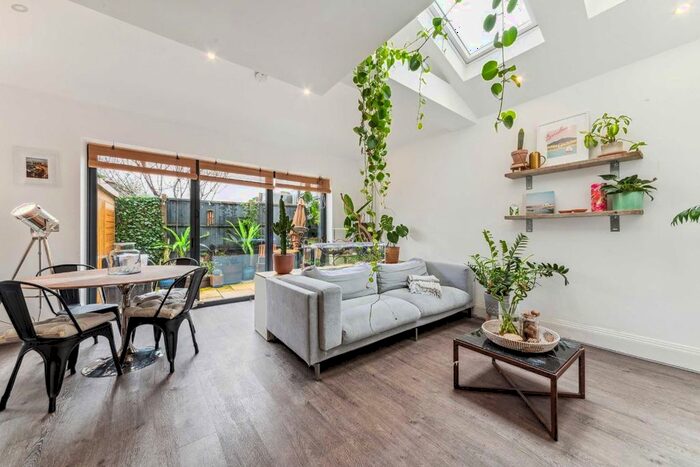 2 Bedroom Flat To Rent In Charlmont Road, London, SW17