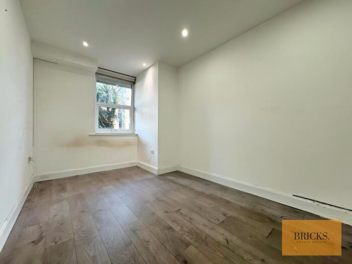 1 Bedroom Flat To Rent In Key Point, High Street, Potters Bar, EN6