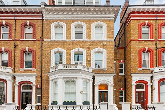 3 Bedroom Flat To Rent In Roland Gardens, London, SW7