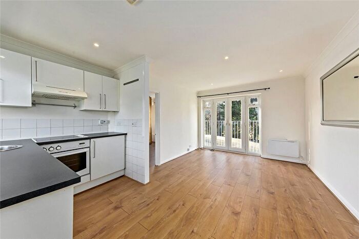 1 Bedroom Flat For Sale In St Margarets Road, St Margarets, Twickenham, TW1