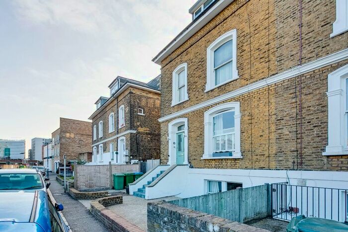 1 Bedroom Flat To Rent In Station Road, Twickenham, TW1