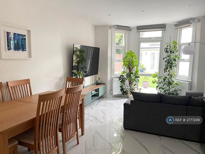 2 Bedroom Flat To Rent In Deronda Road, London, SE24
