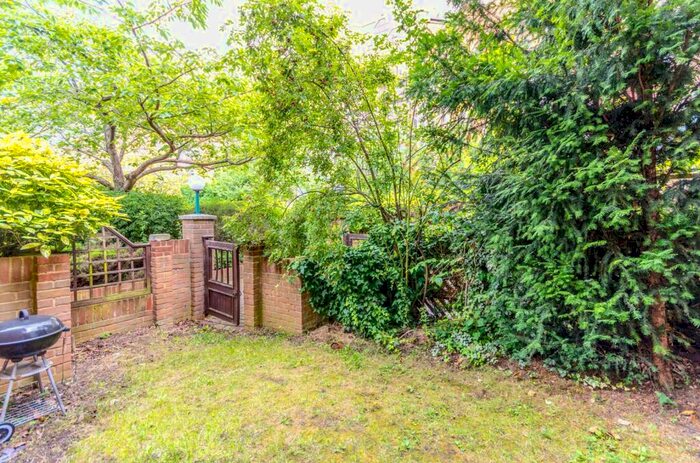 3 Bedroom Flat To Rent In Cape Yard, Wapping, London, E1W