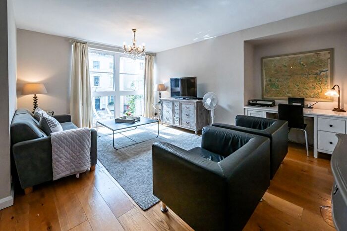 2 Bedroom Flat To Rent In Chepstow Villas, W11