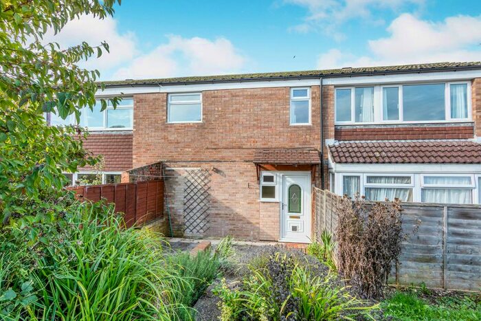 2 Bedroom Maisonette To Rent In Cleveland Close, Basingstoke, RG22