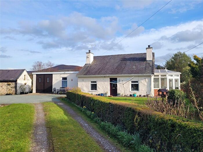 3 Bedroom Bungalow For Sale In Penisarwaun, Caernarfon, Gwynedd, LL55
