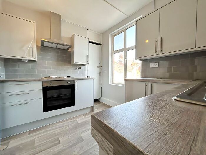 6 Bedroom Flat To Rent In Green Street, High Wycombe, HP11