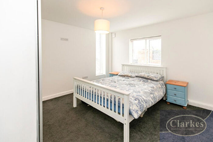 3 Bedroom Flat For Sale In Columbia Road, Bournemouth, BH10