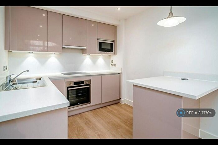 1 Bedroom Flat To Rent In Ridgmont Plaza, St. Albans, AL1