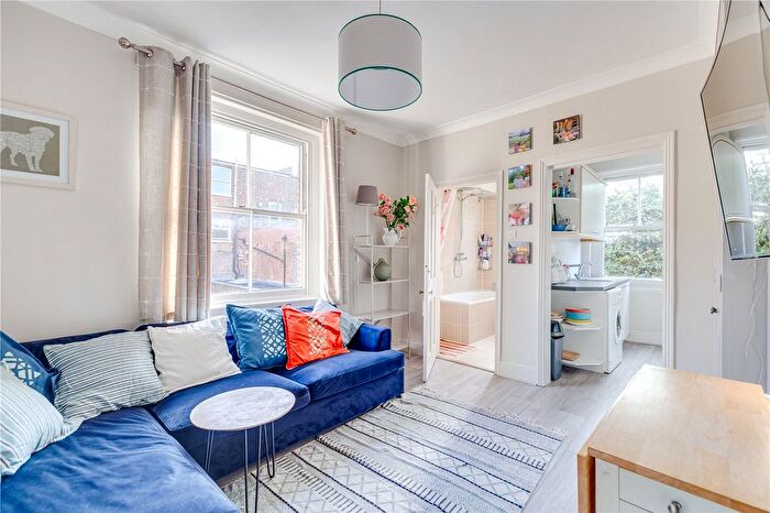 2 Bedroom Flat To Rent In Vera Road, Fulham, London, SW6